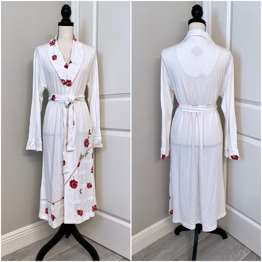 JUST PLAY White /Off White Robe with Red Roses